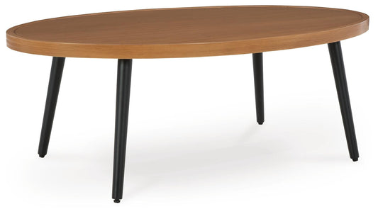 Mesa de cóctel en el salón Horizon