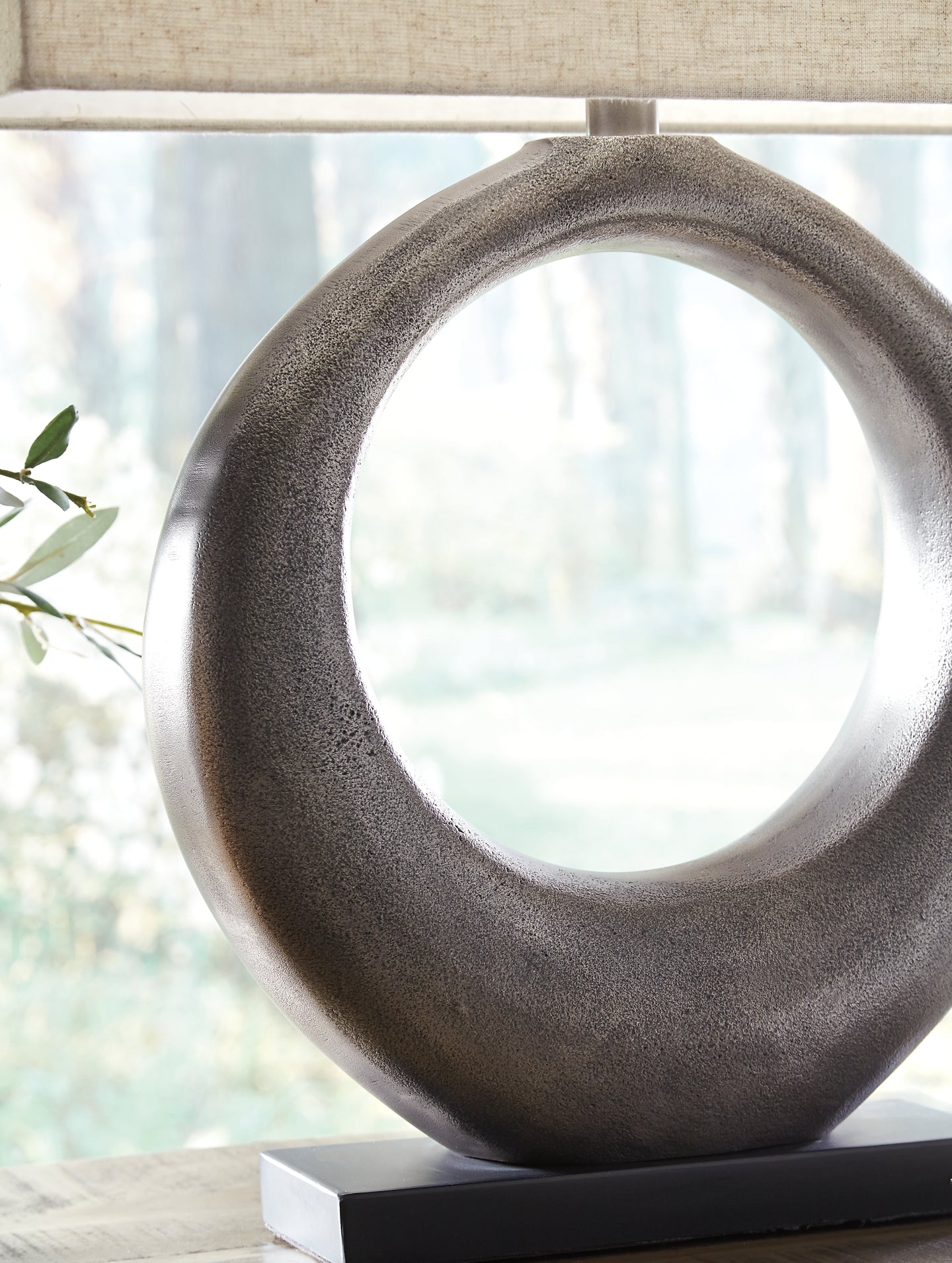 Lámpara de mesa de metal Saria (1/CN)