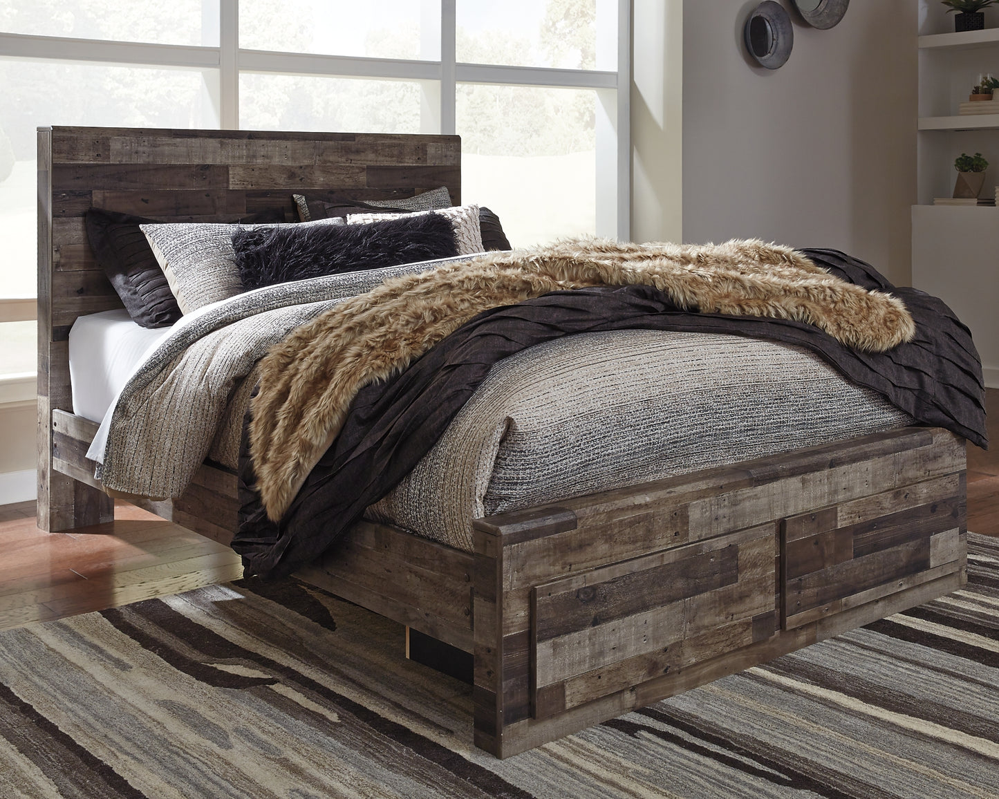 Cama Queen con dos cajones de almacenamiento y tocador con espejo Derekson