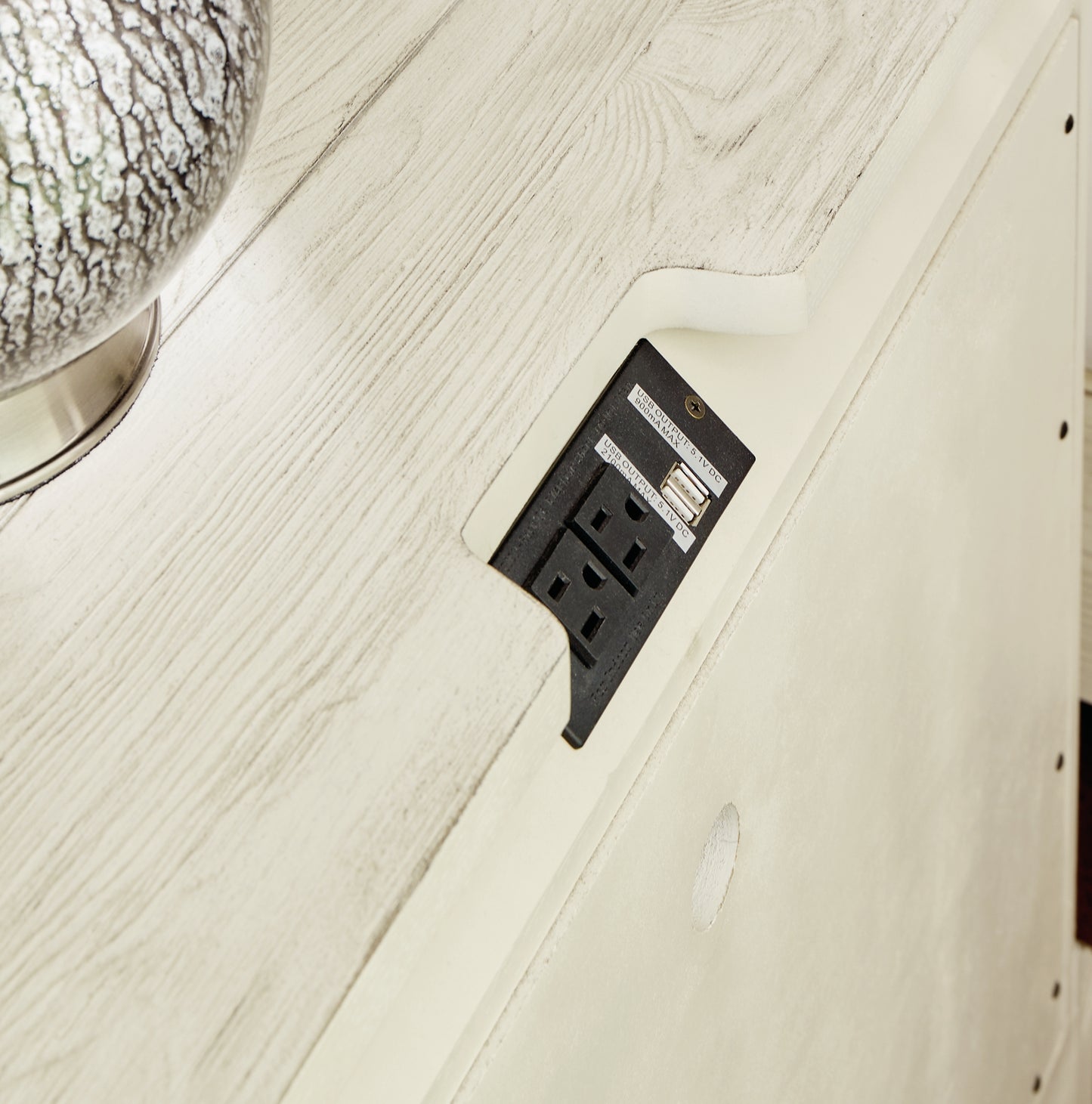 Mesilla de noche con tres cajones Arlendyne