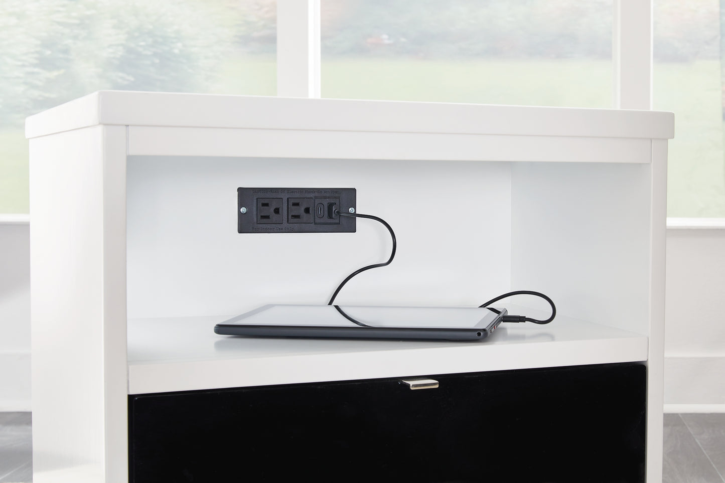 Mesa auxiliar con silla Gardoni