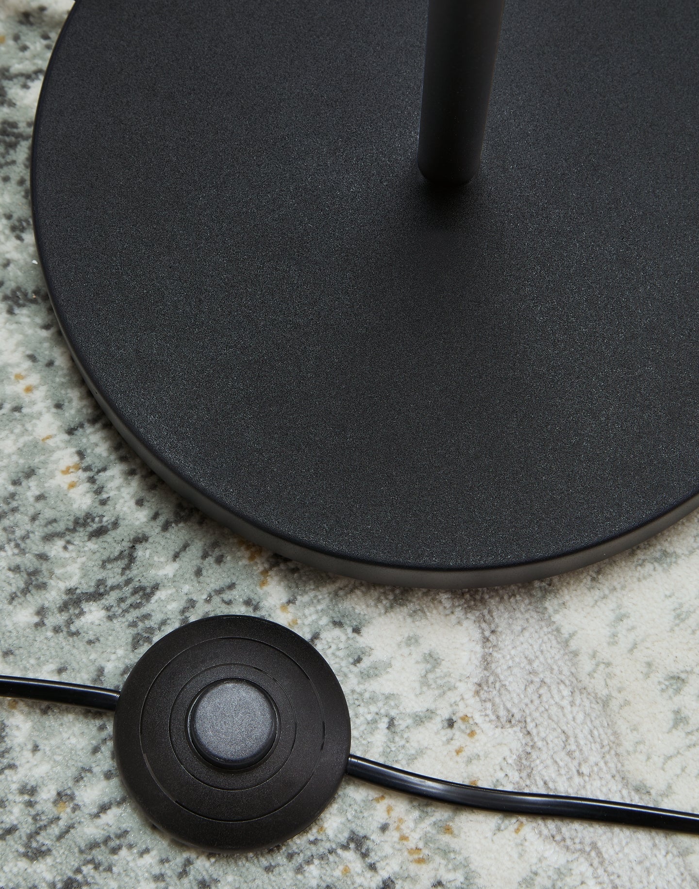 Lámpara de pie de metal Abanson (1/CN)