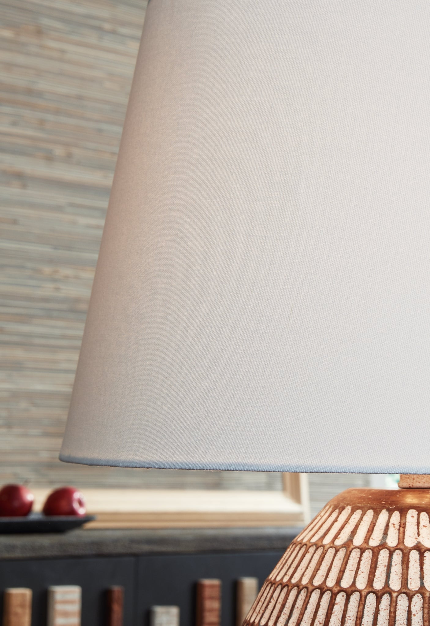 Lámpara de mesa de metal Darrich (1 unidad)