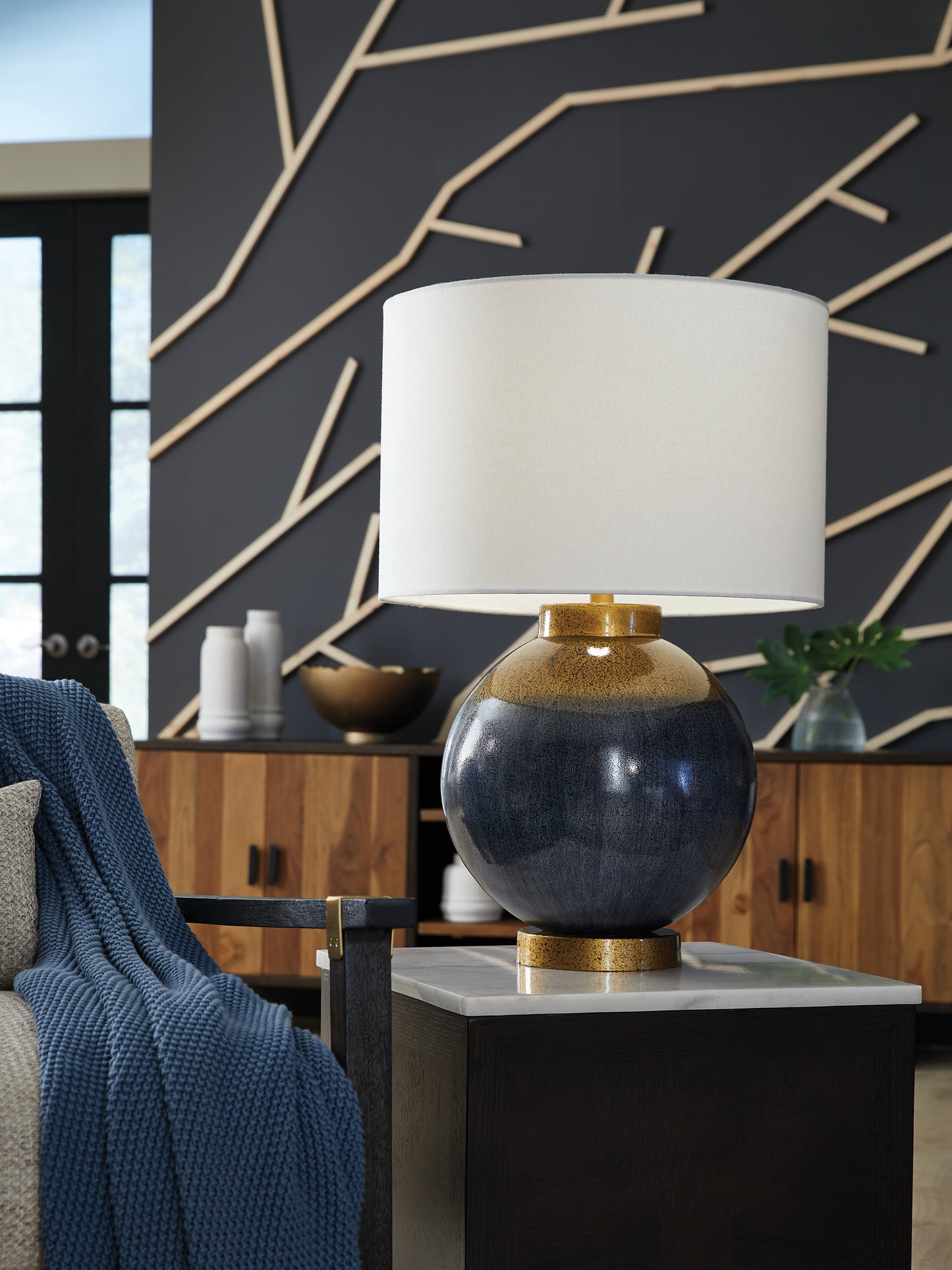 Lámpara de mesa de metal Adara (1 unidad)