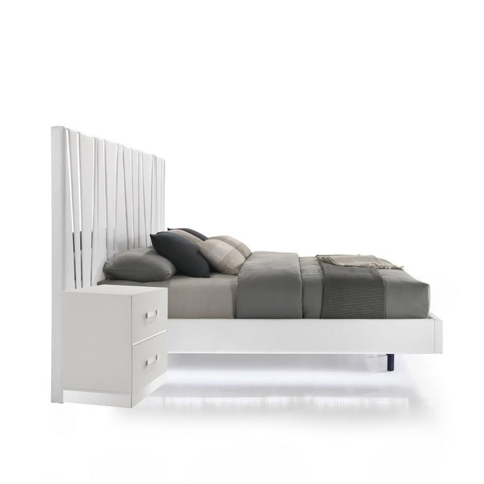 EUROPA - 6/0 WK BED WITH 2 NS & PANELS
