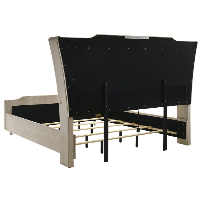 Lorient 4-piece California King Bedroom Set Ivory and Camel