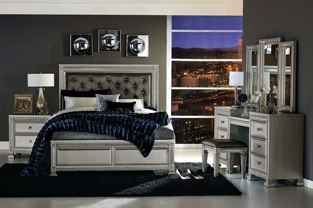 Bevelle - (3)Queen Bed