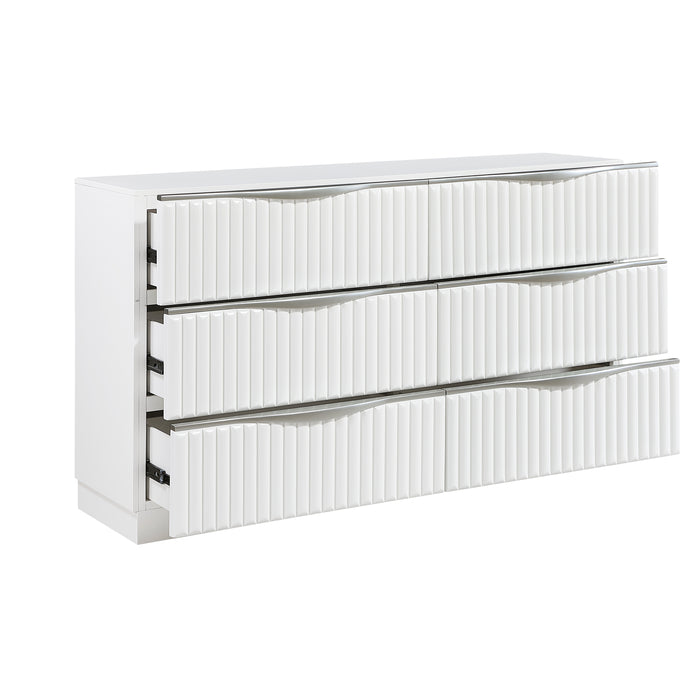 - Dresser