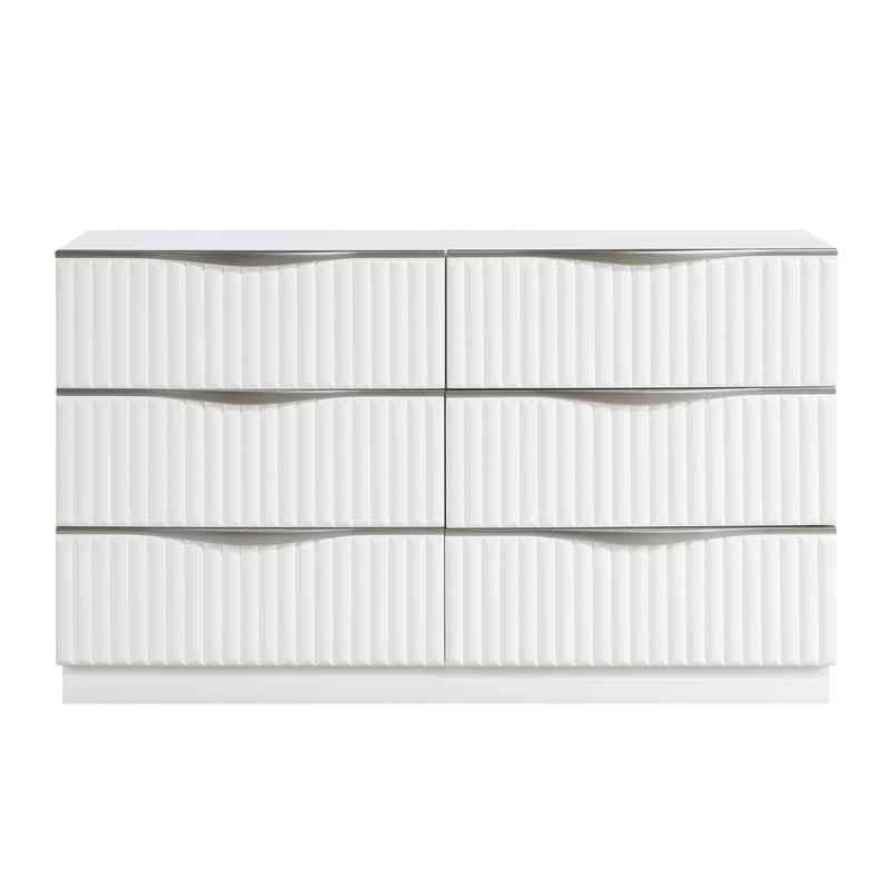 - Dresser