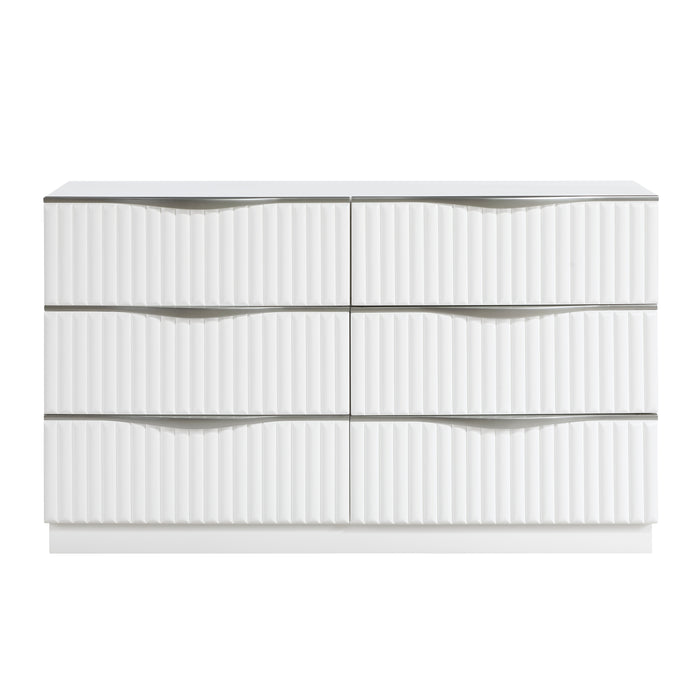 - Dresser