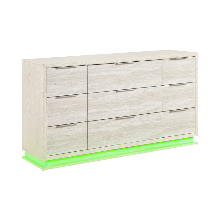 - Dresser