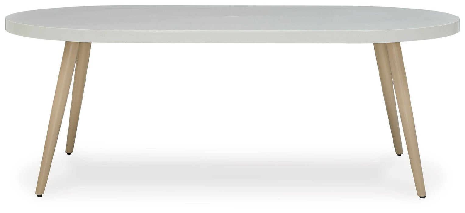 Mesa de comedor ovalada Seton Creek con UMB OPT