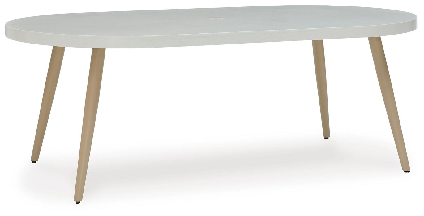Mesa de comedor ovalada Seton Creek con UMB OPT