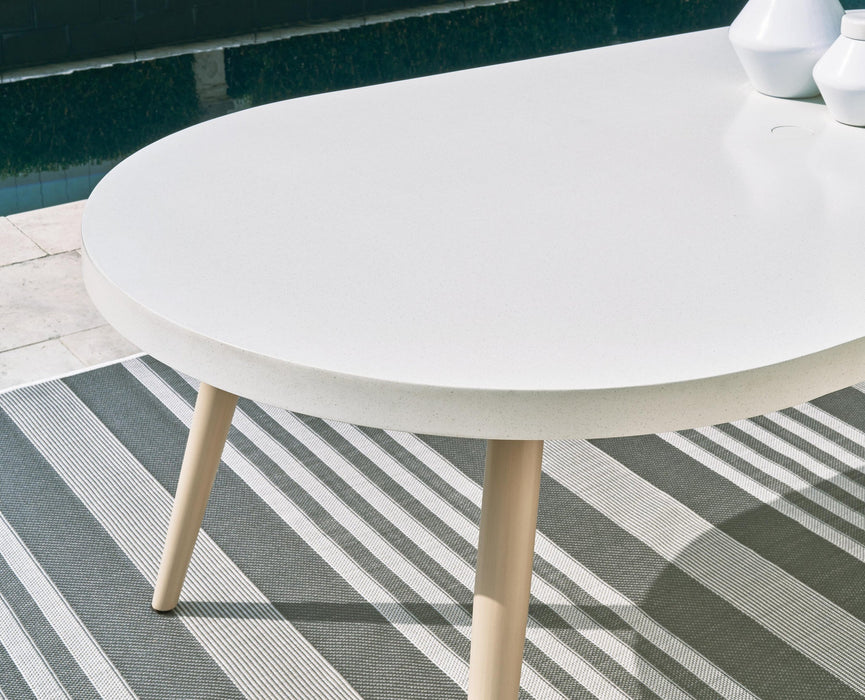 Mesa de comedor ovalada Seton Creek con UMB OPT