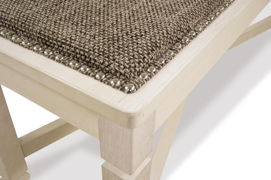 Mesa de comedor Bolanburg con 2 sillas y 2 bancos
