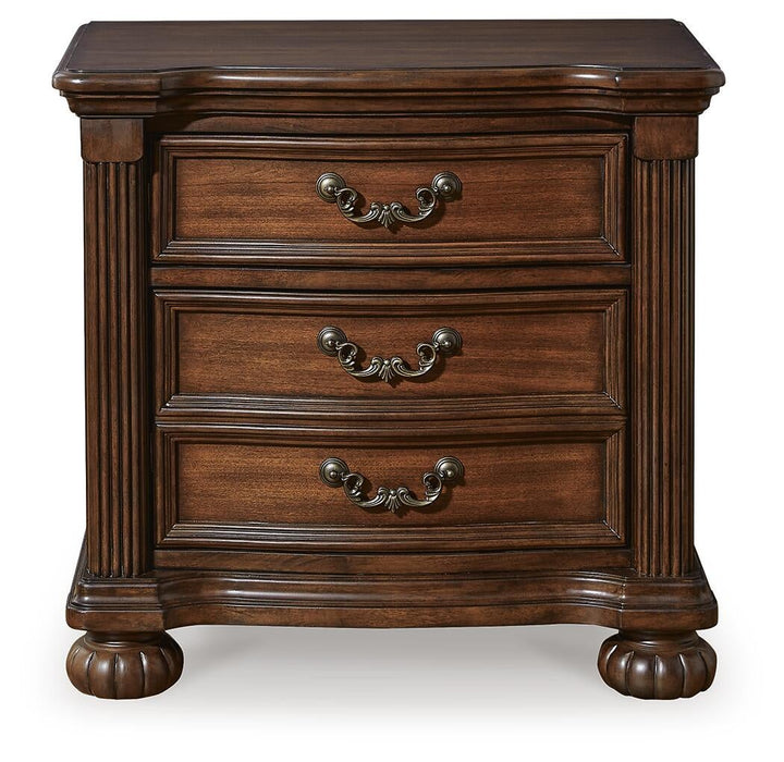Lavinton California King Poster Bed, Dresser, Mirror, Chest and Nightstand