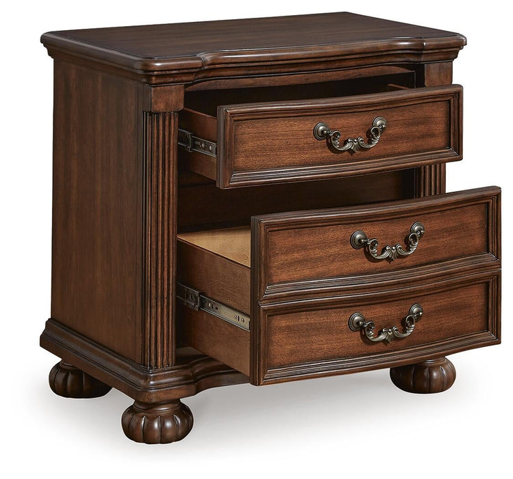 Lavinton California King Poster Bed, Dresser, Mirror, Chest and Nightstand