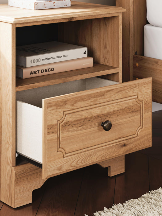 Aleaport King Panel Bed with Mirrored Dresser and Nightstand