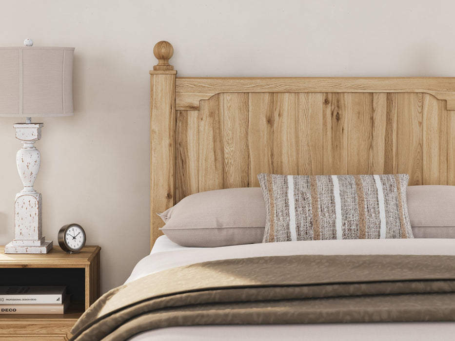 Aleaport Full Panel Bed with Mirrored Dresser and Nightstand