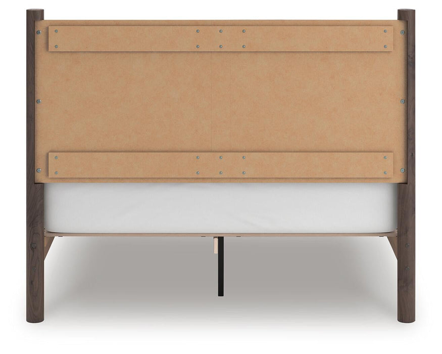Pamytta Queen Panel Platform Bed, Dresser, Mirror, Chest and Nightstand