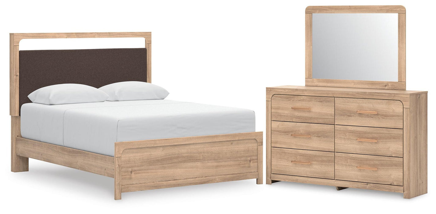 Kinlanni Queen Upholstered Platform Bed, Dresser and Mirror