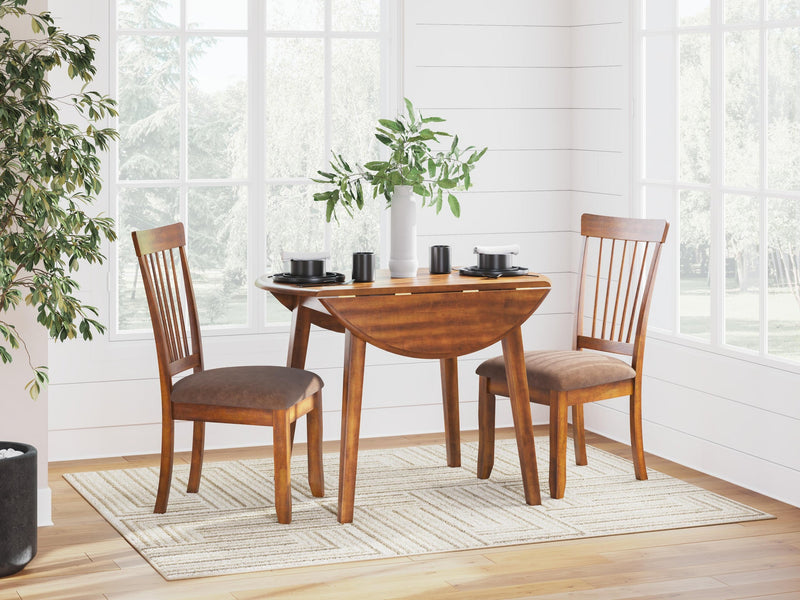 Mesa de comedor y dos sillas Berringer